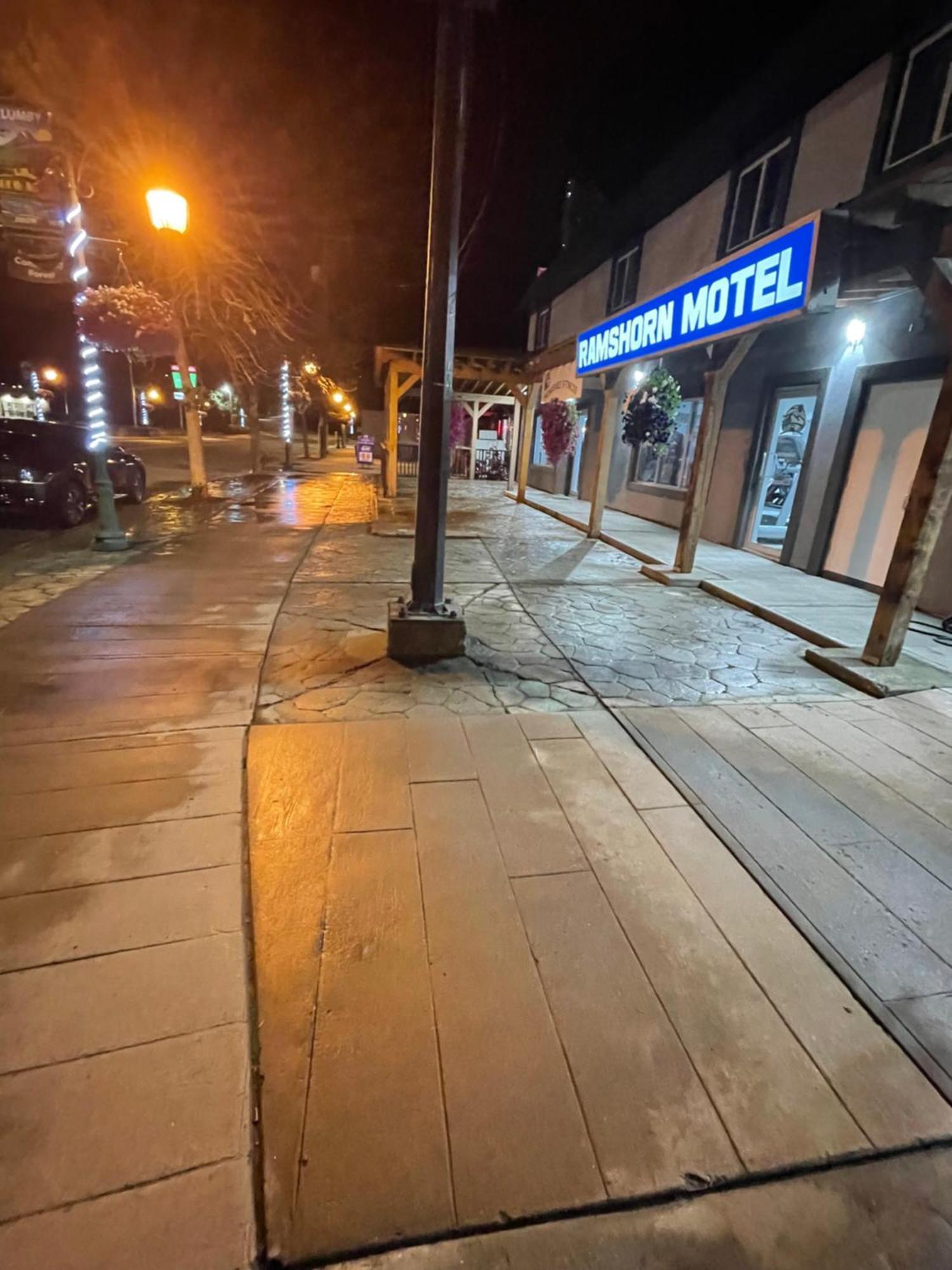 Ramshorn Motel Lumby Dış mekan fotoğraf